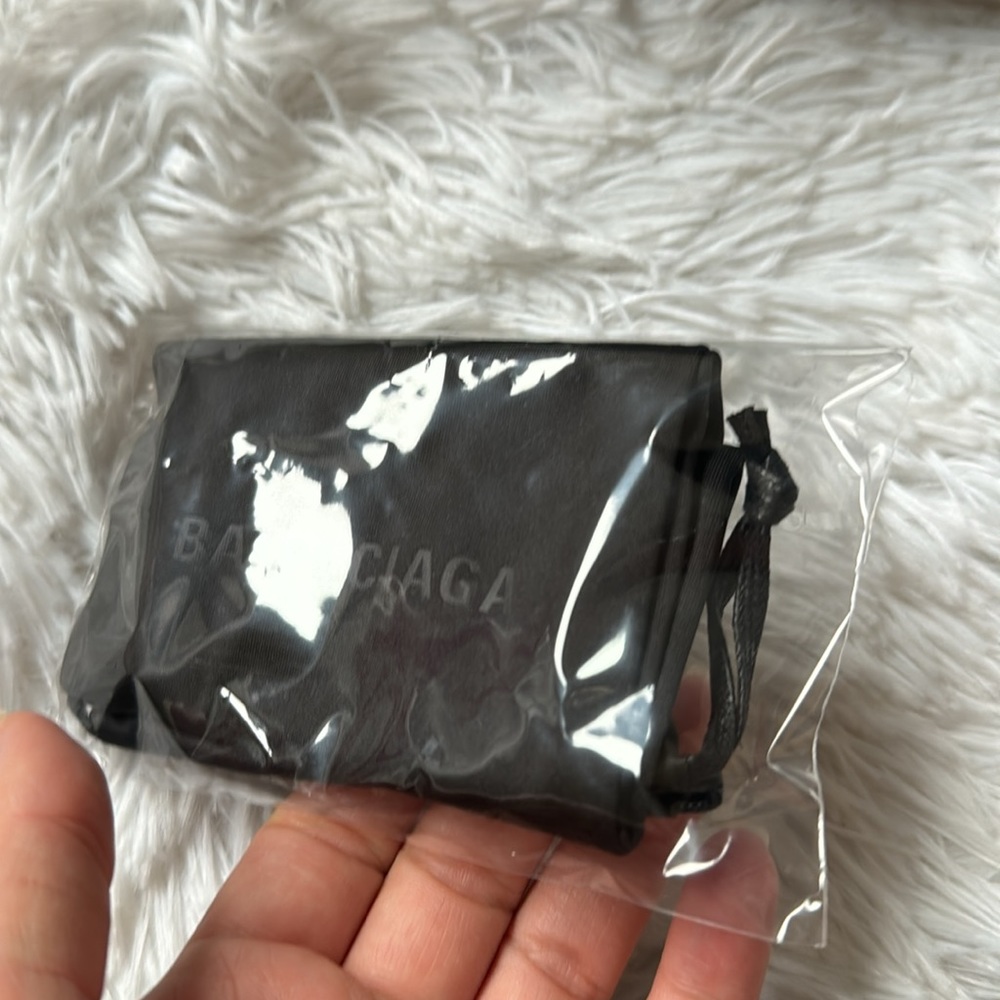 BALENCIAGA EXTRA LARGE BLACK LEATHER SUNGLASSES CASE WITH DRAWSTRING POUCH NEW - Picture 4 of 14